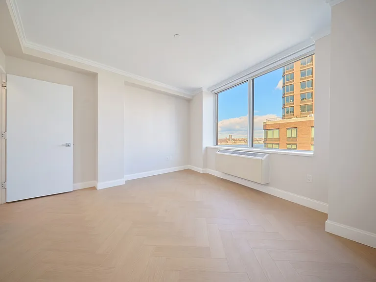 160 Riverside Blvd #20A — Photo 16