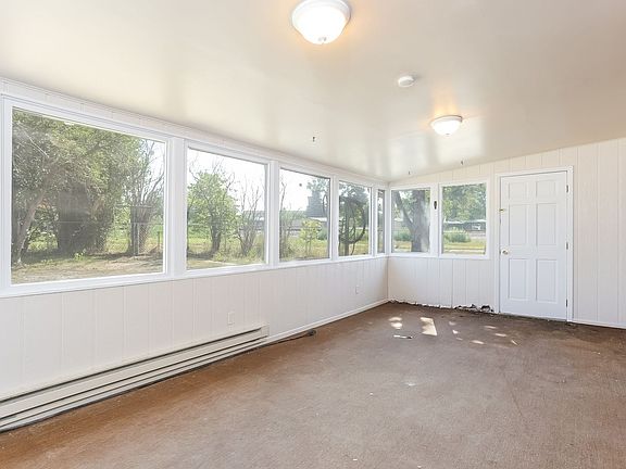 4th image of 2408 Lake Dr