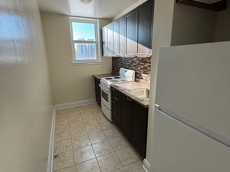 265 Daly Ave — Photo 8