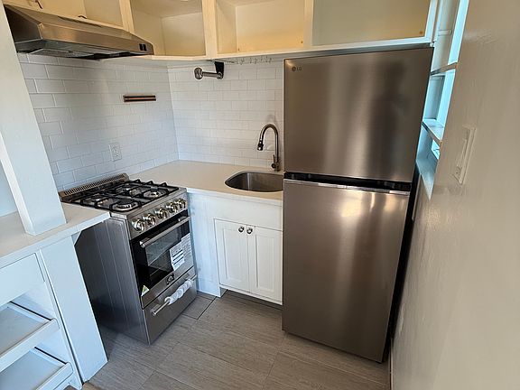 2nd image of 651 Grant St #6