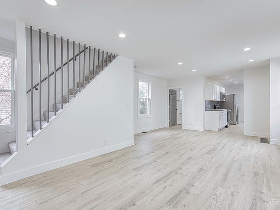 3rd image of 5255 Rolston Ave