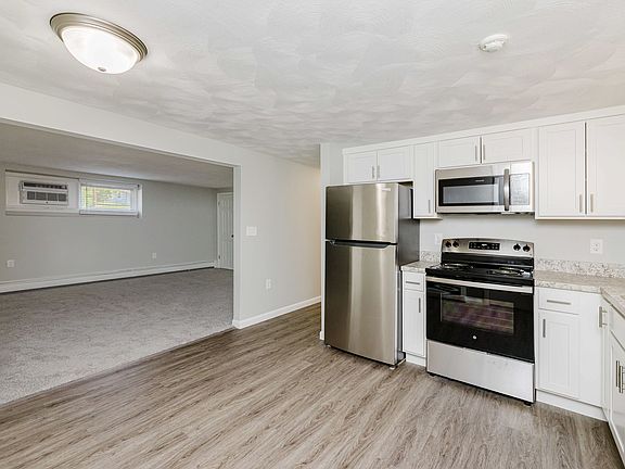 2nd image of 500 Victory Hwy APT 13