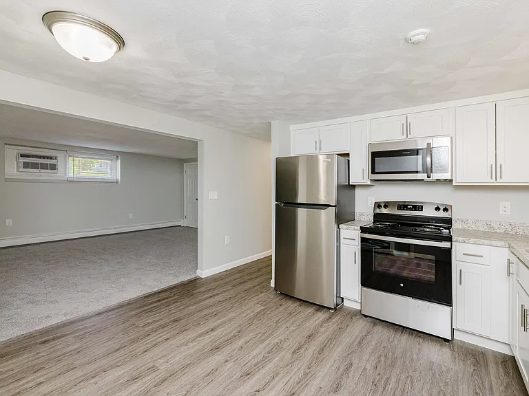 500 Victory Hwy #13 — Photo 2