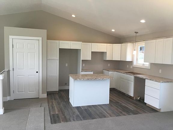 3rd image of 2943 52nd St SE
