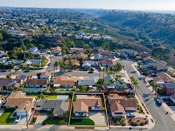 3rd image of 4431 Mount Bigelow Dr