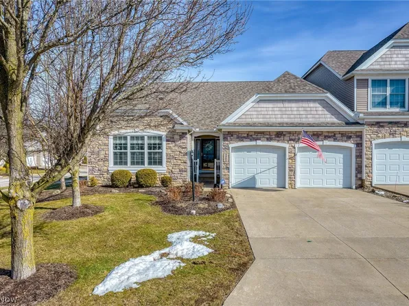 3489 Cobblestone Ln, Cuyahoga Falls, OH 44223