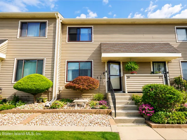 29 Wood Ct, Staten Island, NY 10309