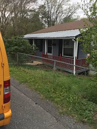 977 Saturn St — Photo 13