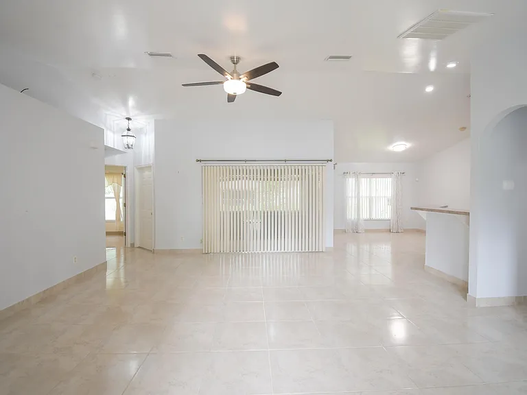 4913 Cromey Rd — Photo 3