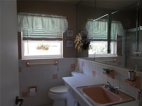 5th image of 1655 Palace Dr