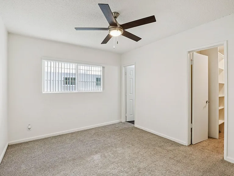 Anaheim Place — Photo 22