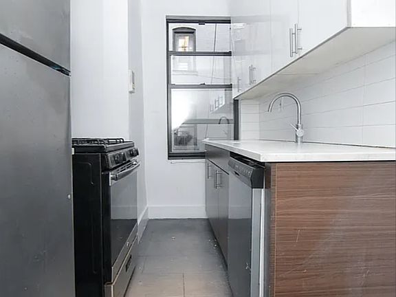 3rd image of 565 W 139th St APT 31