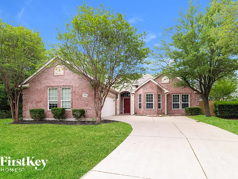 5228 Estrella Ln — Photo 1