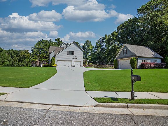 5th image of 12 Shagbark Dr