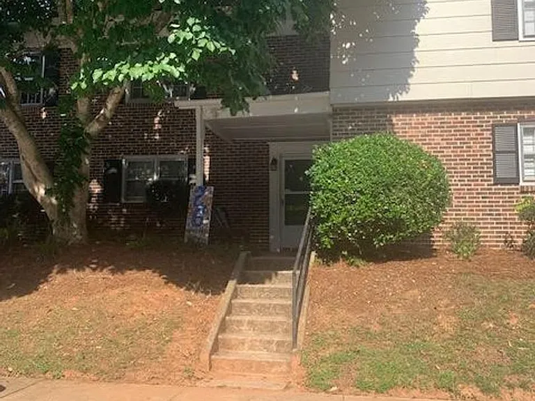 28 Summercreek Dr — Photo 1