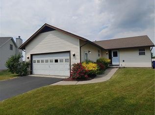 33 Gothic Cir, Amherst, NY 14228