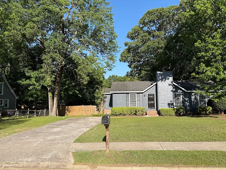 530 Chadford Rd — Photo 3
