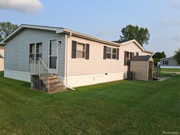 29142 Rosewood Rd, Flat Rock, MI 48134