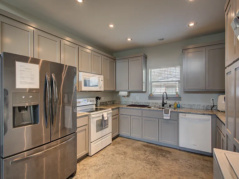 604 Maple St #2 — Photo 42