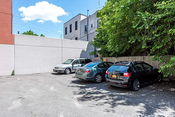 Rented by Nooklyn NYC LLC | media 28