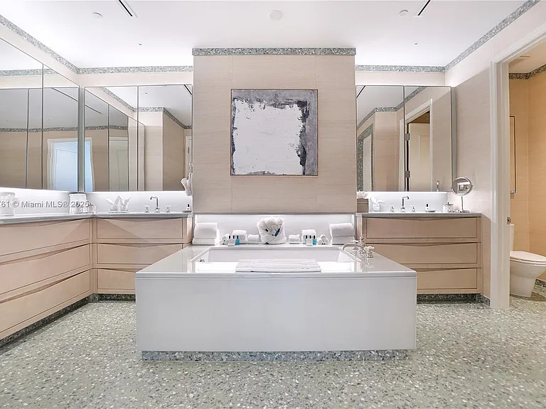 4401 Collins Ave #PH SOUTH — Photo 55