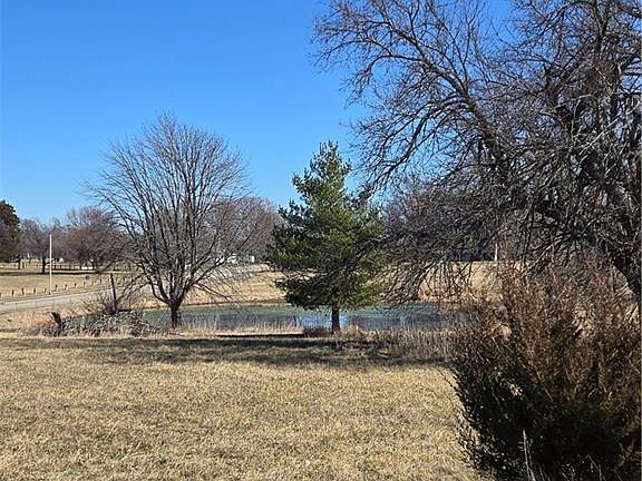 2nd image of 1029 NE Brookfield Dr
