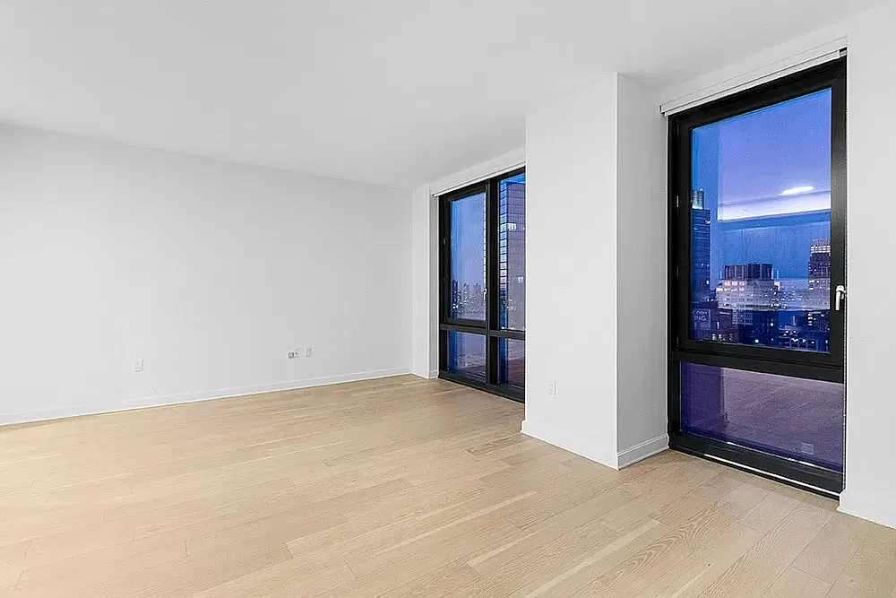 21 West End Avenue — Photo 2