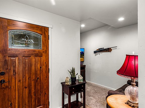 4th image of 582 Ferndale Dr