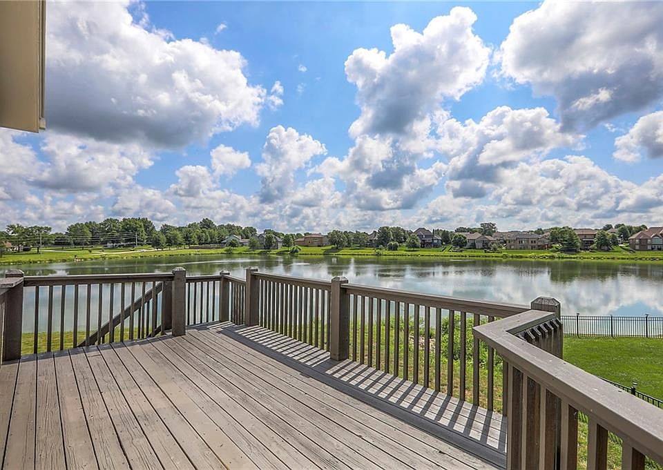 129 SE Chelsea Dr, Lees Summit, MO 64063 | Zillow
