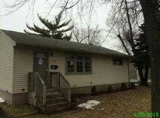 2320 W Comanche Ct, Waukegan, IL 60087