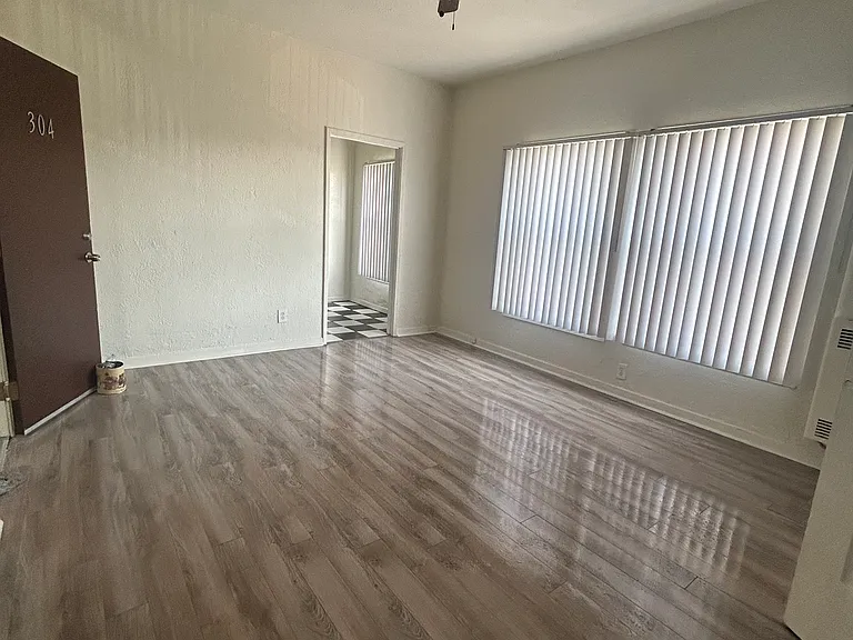 4367 Oakwood Ave #304 — Photo 6