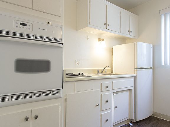 5th image of 1335 Pacific Beach Dr APT 7