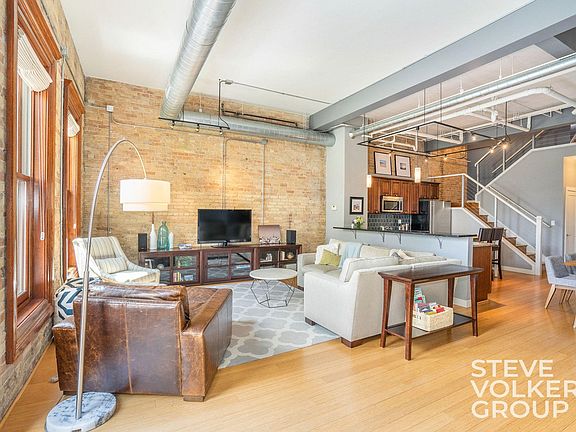 51 Monroe Center - Living