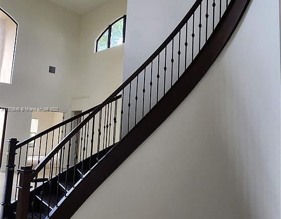 5th image of 8175 Lost Creek Ln