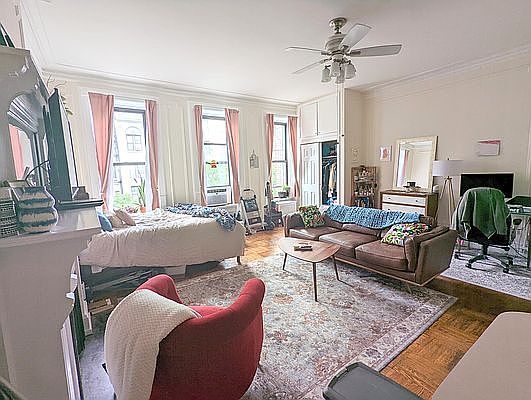 5th image of 136 W 72nd St APT 3F