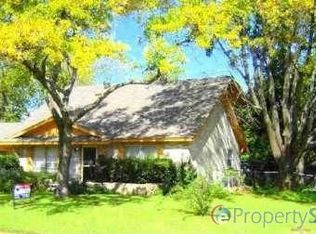 307 Town Creek Dr, Euless, TX 76039