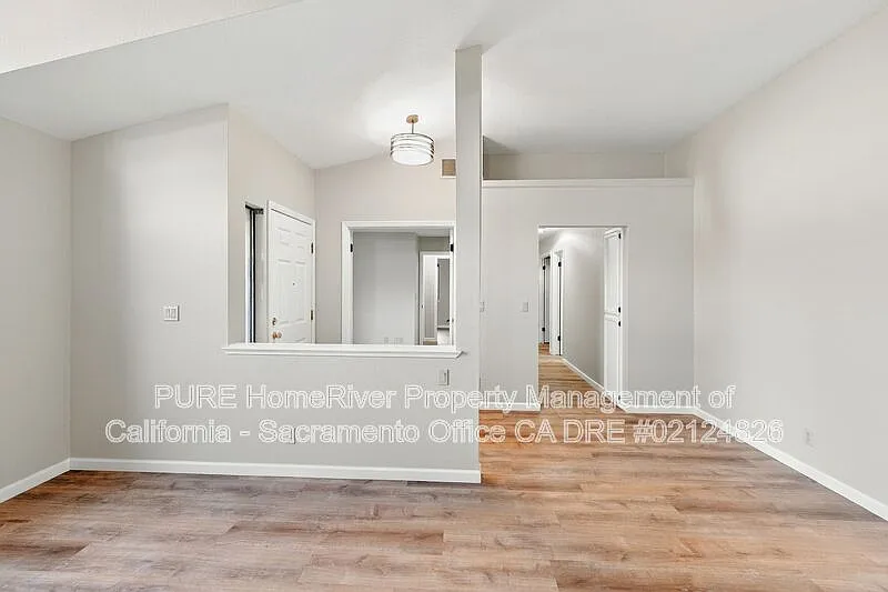 3 bed, 2.0 bath, 1370 sqft, $3,095 — Photo 3