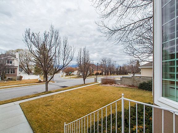 5th image of 9768 S Sweet Blossom Dr
