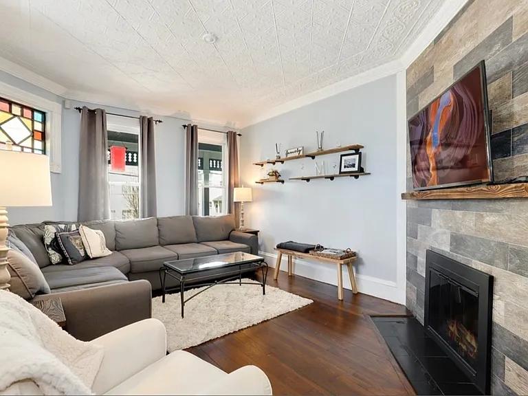 23-25 Grampian Way — Photo 2