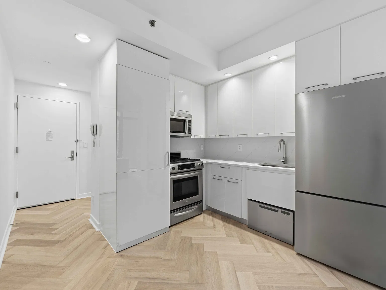 49 East 34th Street — Photo 2