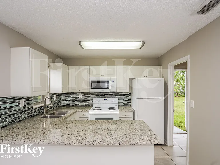 14971 SW 304th St — Photo 4