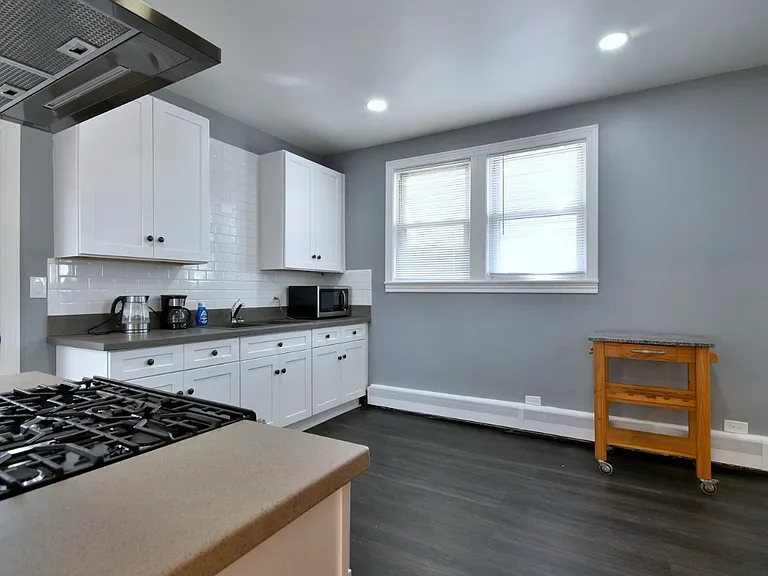 Oak Ave — Photo 5