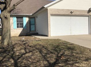 34 Rounds Rd, Bloomington, IL 61704