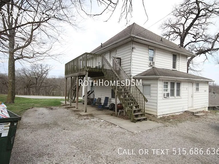 2243 SW 9th St #4 — Photo 1