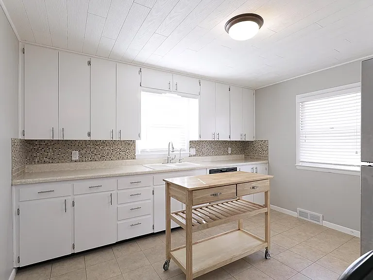 5540 Oldham St — Photo 5