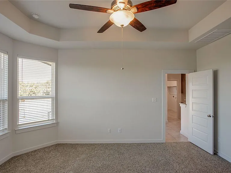 608 Saturnia Dr — Photo 9