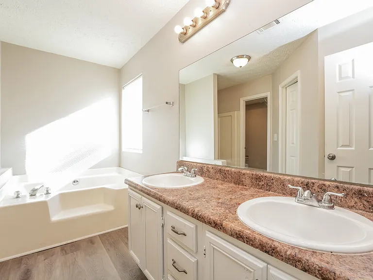 4955 Windsor Downs Ln — Photo 13