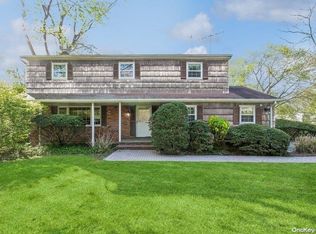 155 Parkway Dr N, Commack, NY 11725