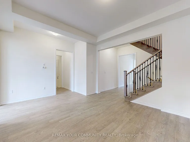 105 Halldorson Ave — Photo 8