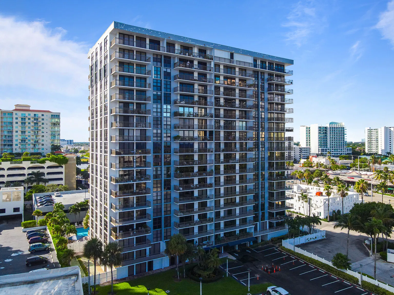 2 bed, 1100 sqft, $3,250 — Photo 2